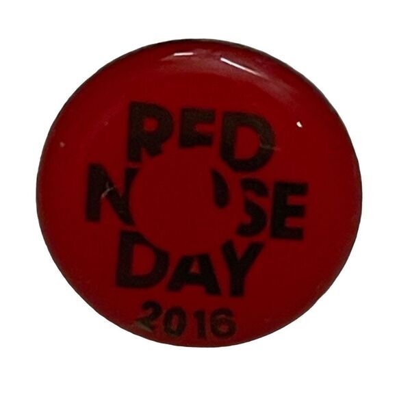 Red Nose Day 2016 Red & Gold Tone‎ Lapel Pin - Picture 1 of 5